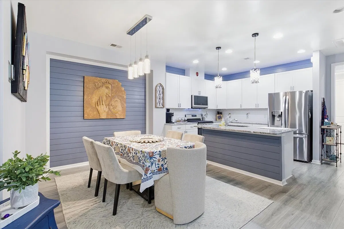 2 bed, 1558 sqft, $3,200 — Photo 3