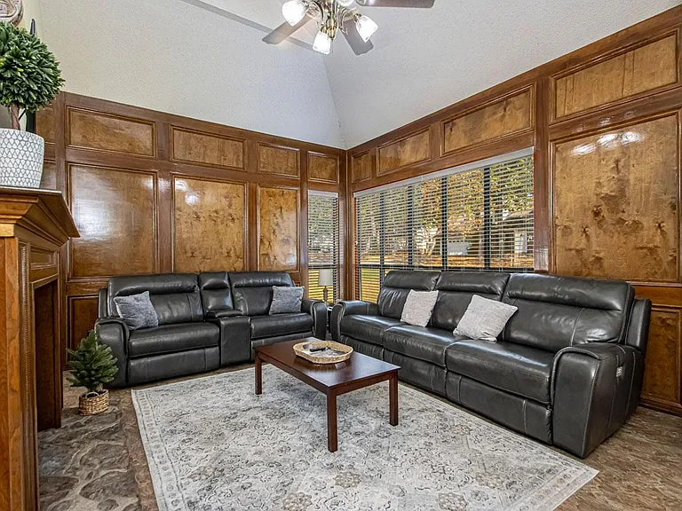 101 Bearskin Dr — Photo 3