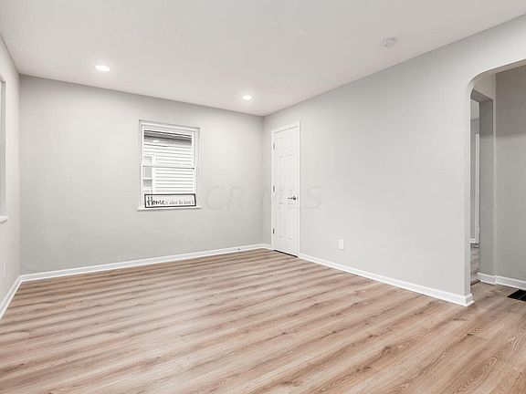 3rd image of 1297 Loretta Ave