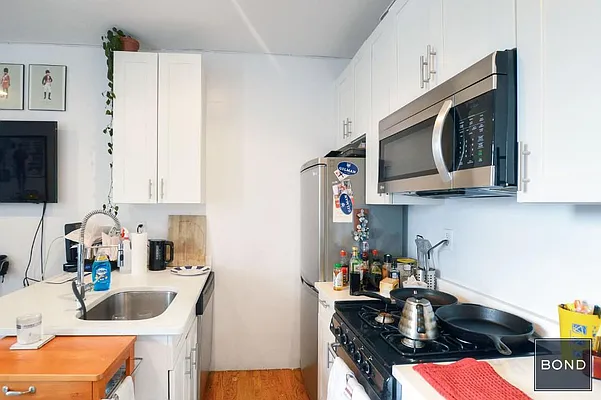 Rented by Bond New York | media 18