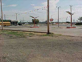 5th image of 624 W Lincolnway