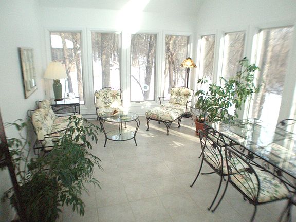 2nd image of 25W725 White Birch Ct