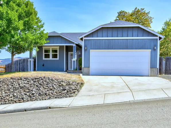 196 Grayson St, Roseburg, OR 97471