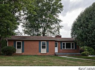 570 Mulberry St, Clyde, NC 28721