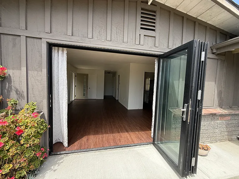 let in ocean breeze. Turns LR into a
cabana