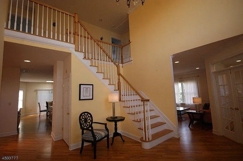 Foyer - 27 Cobblers Cir