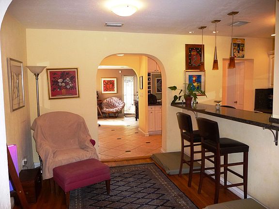 Dinning room w breakfast area