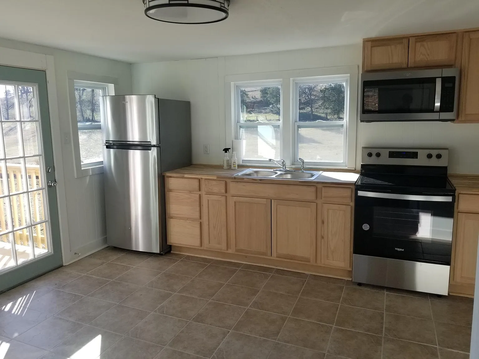 3 bed, 1320 sqft, $1,450 — Photo 3