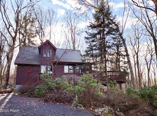 105 Hickory Dr, Hawley, PA 18428