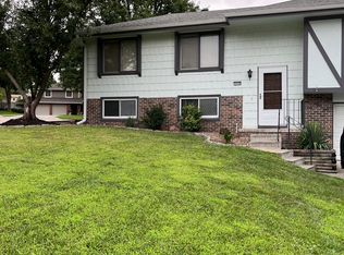 15430 Harney St, Omaha, NE 68154