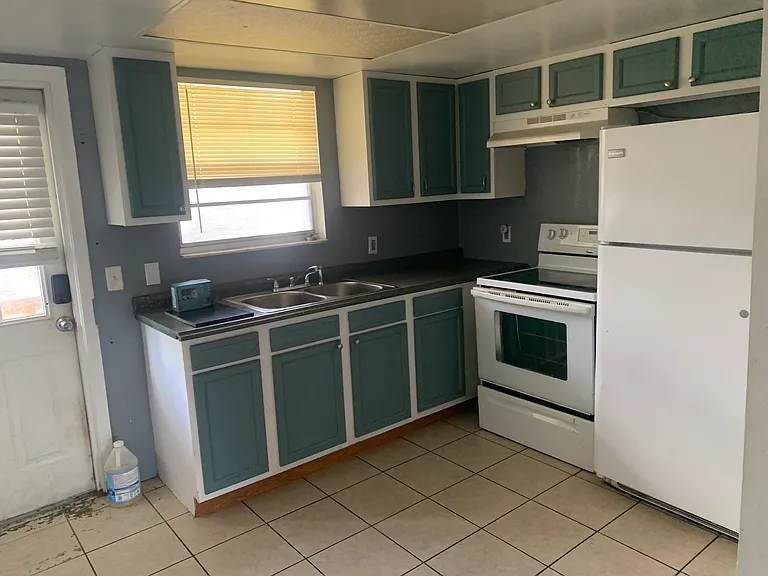 656 Williamsburg Dr #4 — Photo 6
