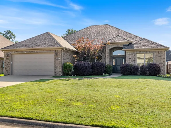 205 Lucia Ln, Maumelle, AR 72113
