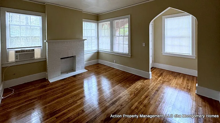1716 Winona Ave — Photo 2