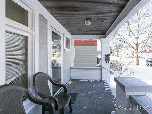 3rd image of 872 Courtney St NW