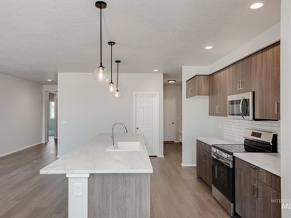 3rd image of 5012 Endicott Dr