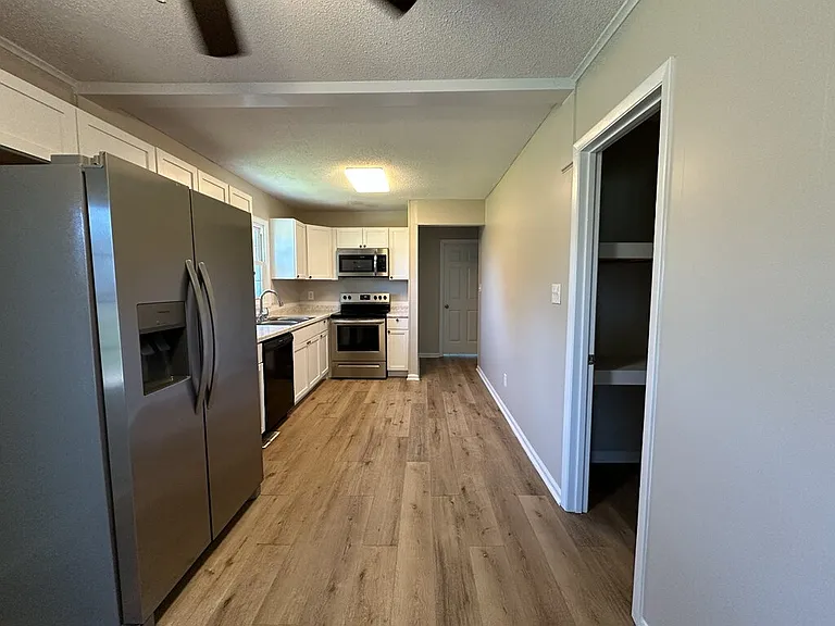 910 Winchester Rd — Photo 3
