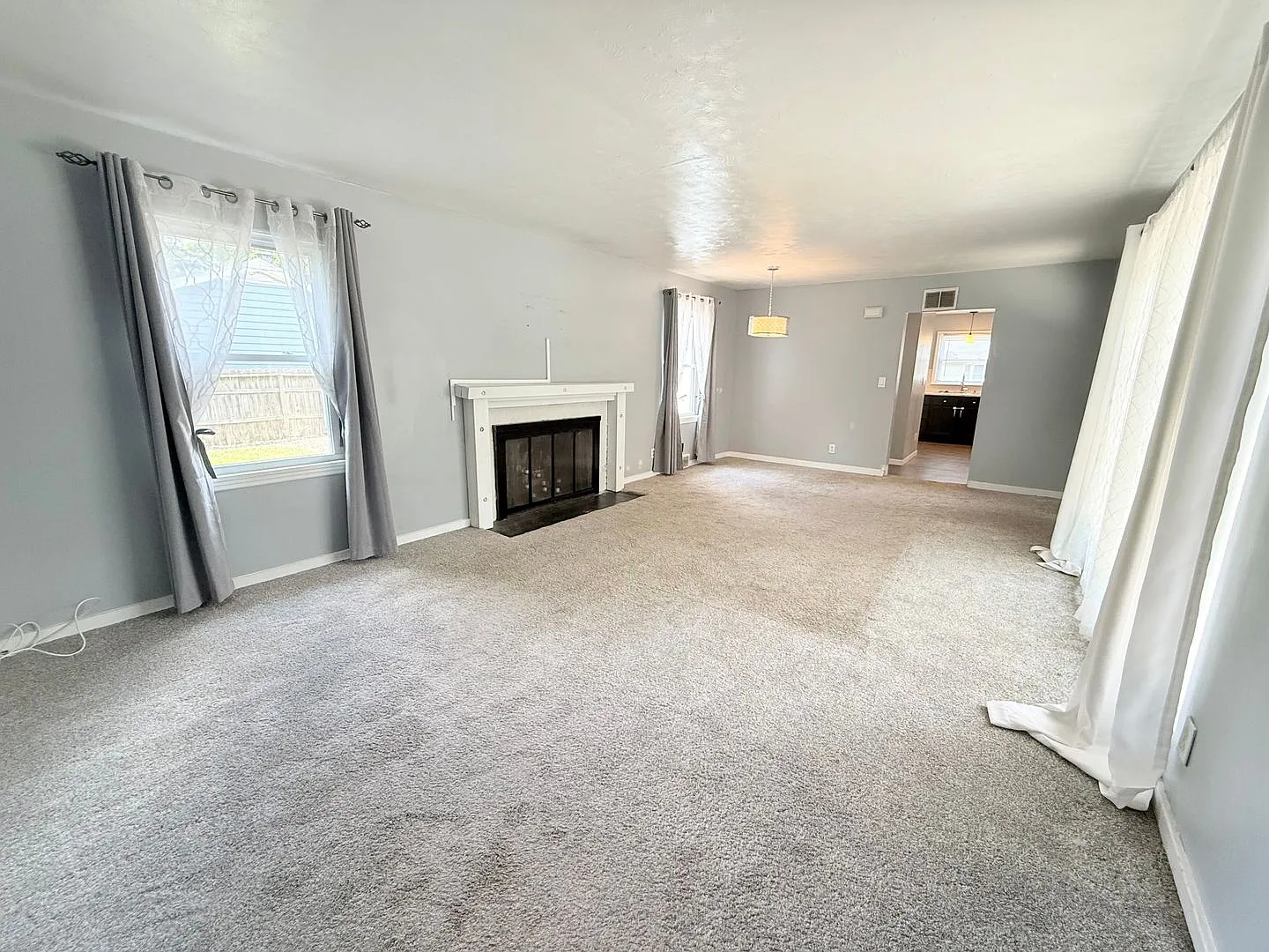 Charming 3 Bedroom Home in Quiet Normal Neighborhood — Photo 4