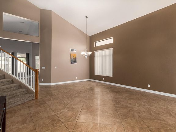 3rd image of 714 W Indigo Dr