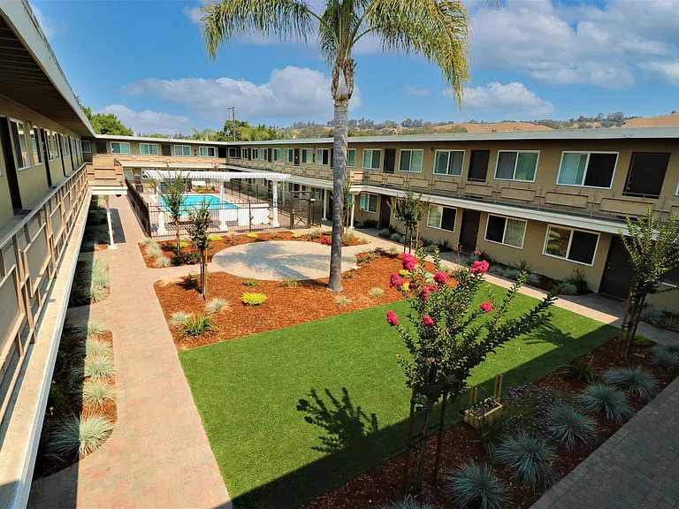 Coral Gardens Apartments — Photo 54
