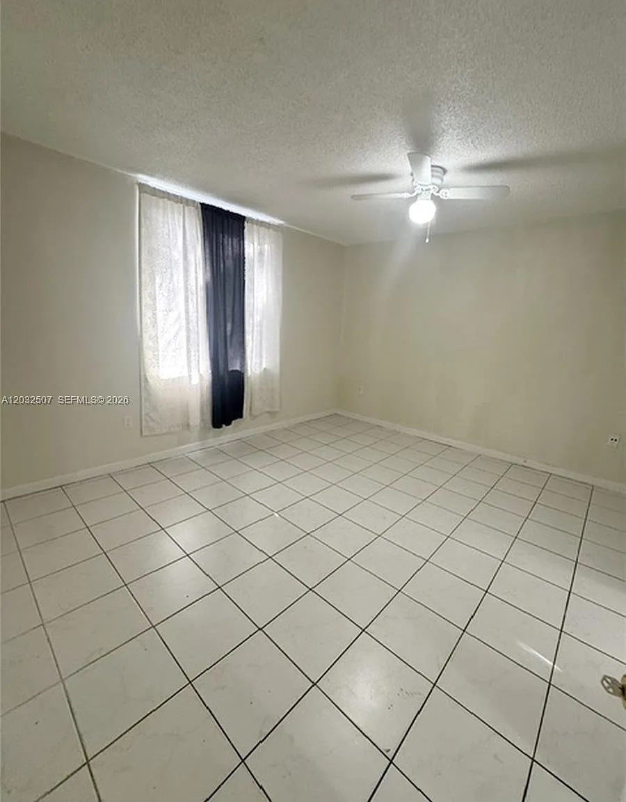 Samari Lake East Condo — Photo 4
