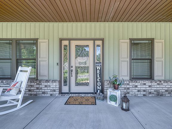 3rd image of 892 Vines Farm Ln