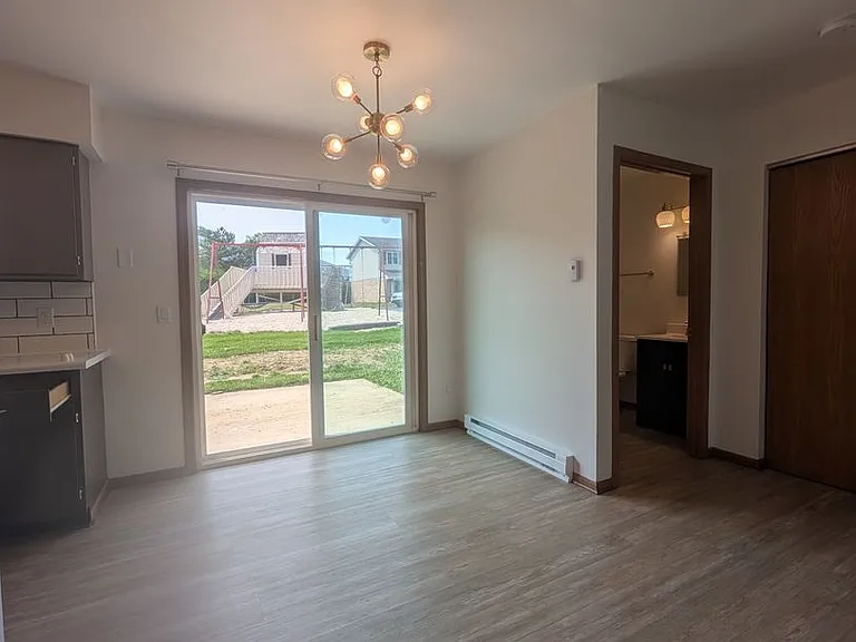 1516 Vogt Dr — Photo 18