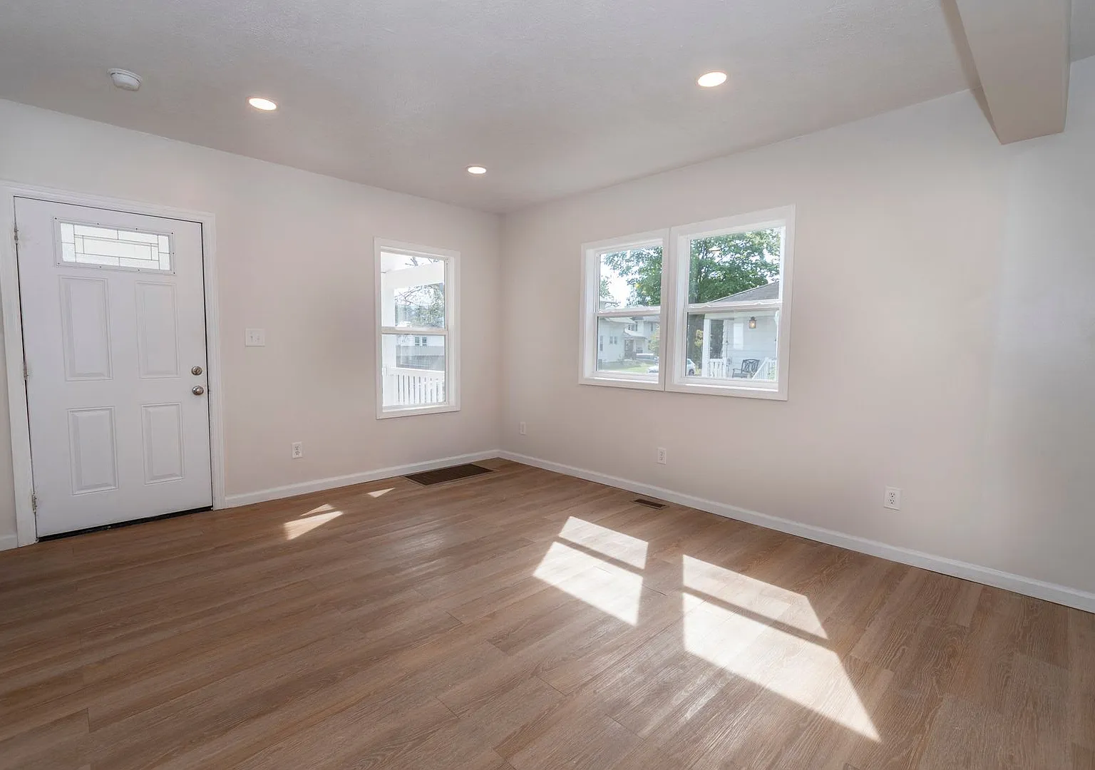 Mishawaka Newly renovated 3 bedroom single family home — Photo 4