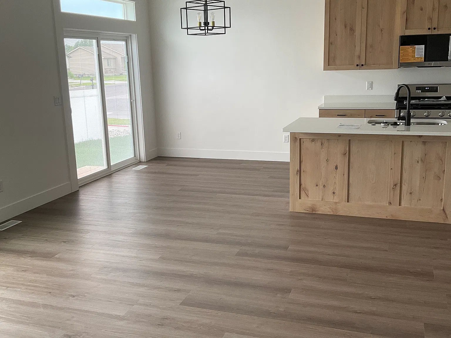 3 bed, $1,895 — Photo 4