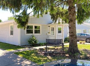 1621 Williamsburg Dr, Champaign, IL 61821