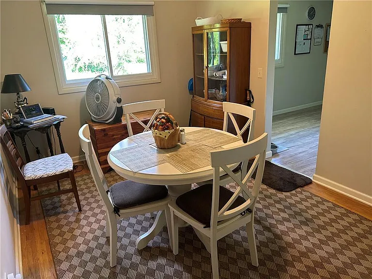 225 N Park Dr — Photo 5