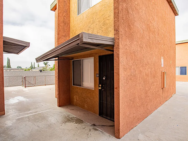 21729 Verne Ave #6 — Photo 16