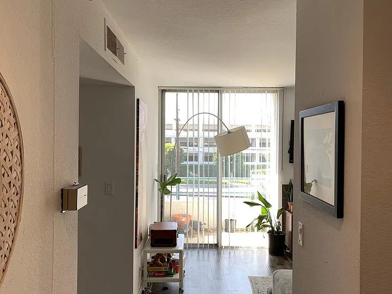 1751 S Bentley Ave #6 — Photo 3