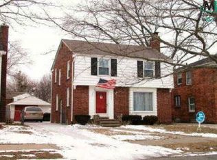 5937 E Hillcrest St, Grosse Pointe, MI 48236