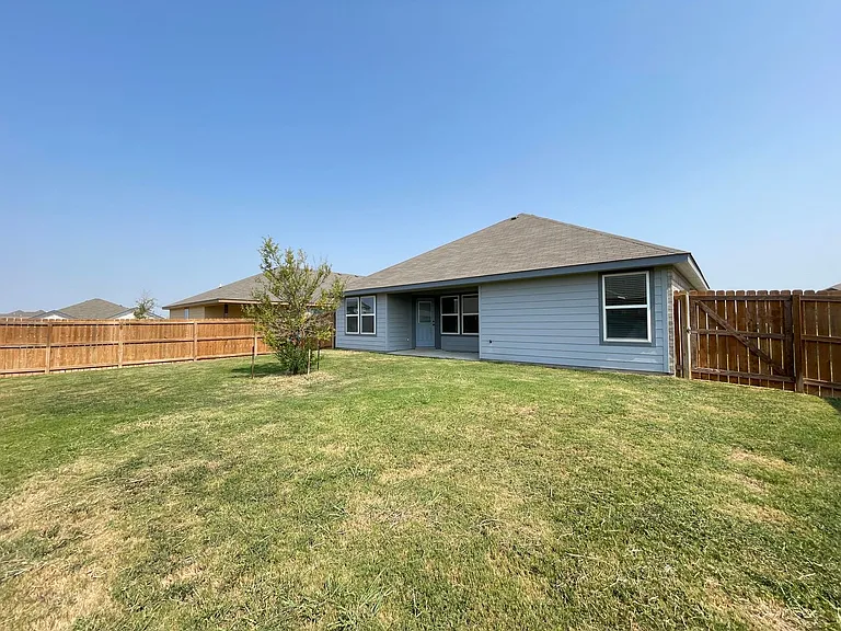 808 Hickok Dr — Photo 26