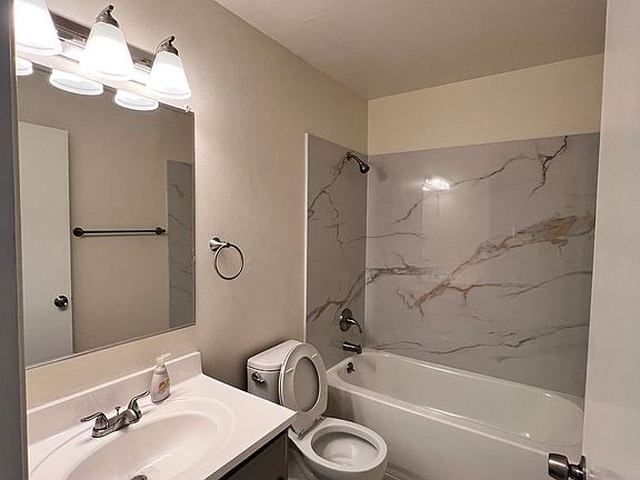 5th image of 365 Vallejo St APT 1