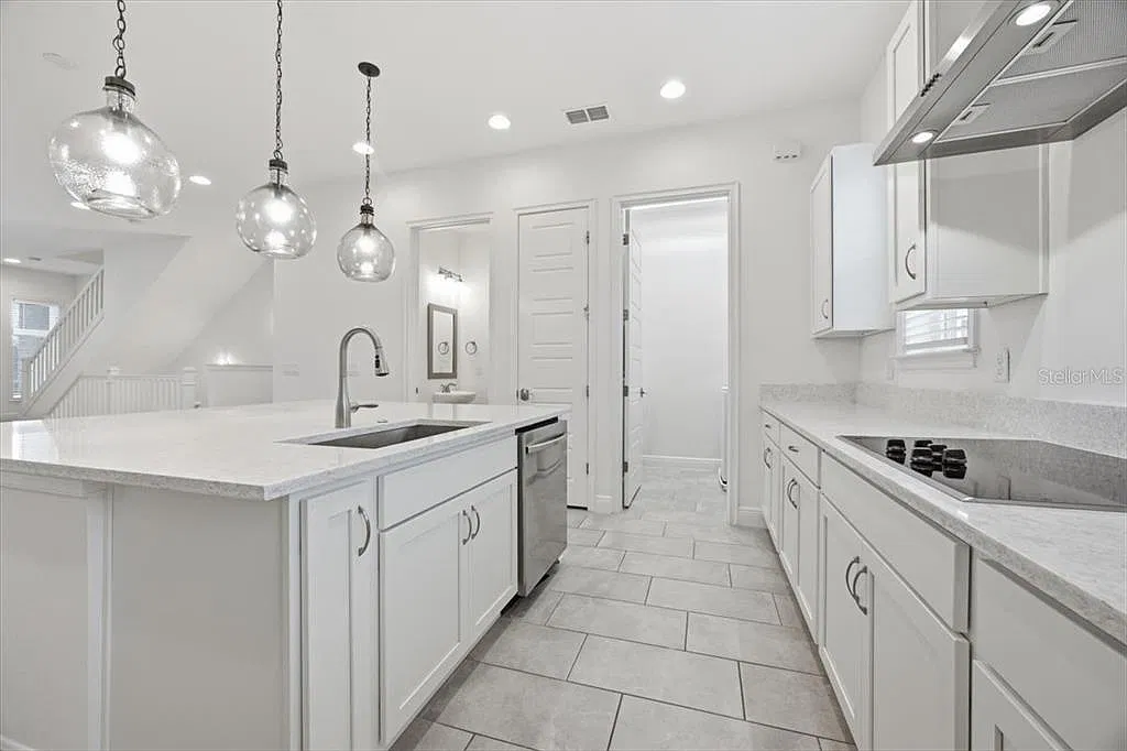 4 bed, 3.5 bath, 2310 sqft, $3,600 — Photo 3