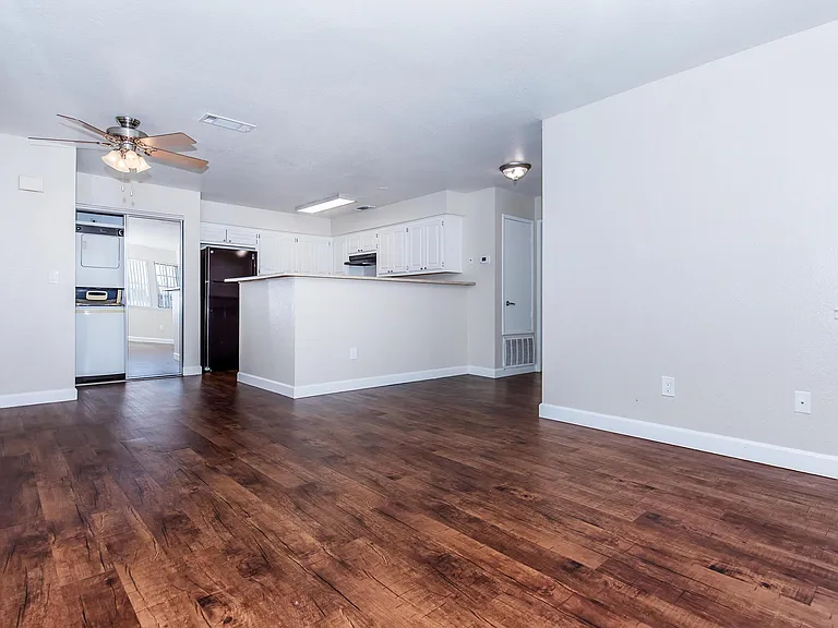 Foxwood Apartments — Photo 52
