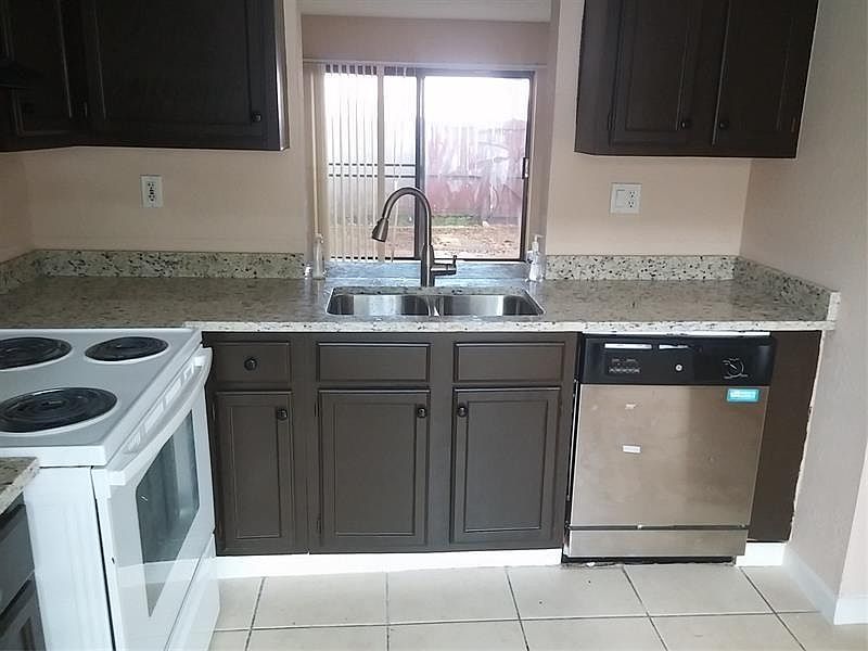 1st image of 10323 NW 33rd St
