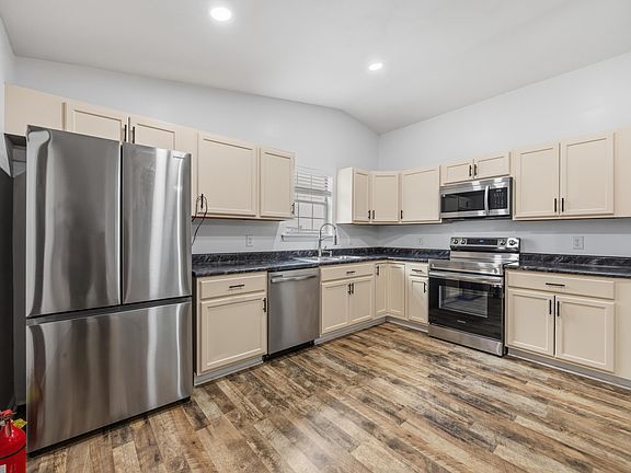 4th image of 3158 Huttersfield Cir
