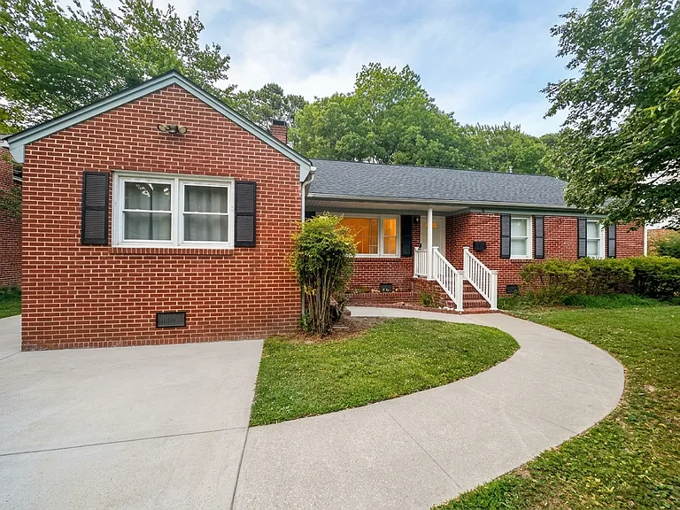 13 Paddock Dr — Photo 1