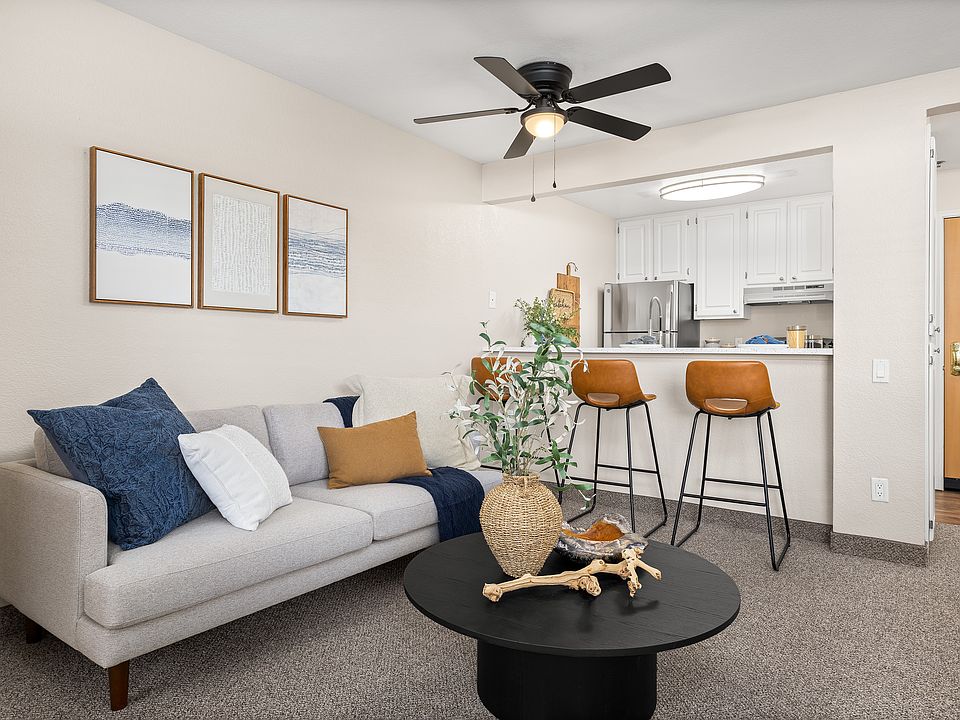 Our one-bedroom and two-bedroom apartments feature a built-in breakfast bar.