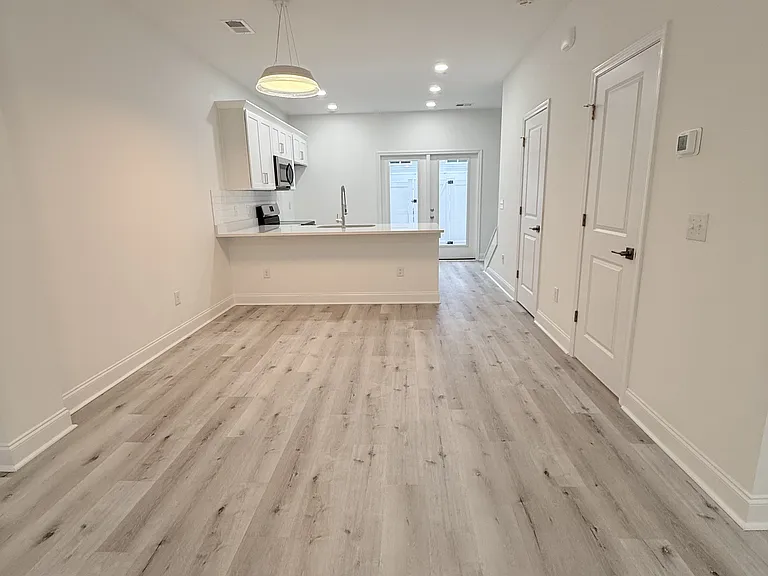 861 Maxine Ct #4B — Photo 13