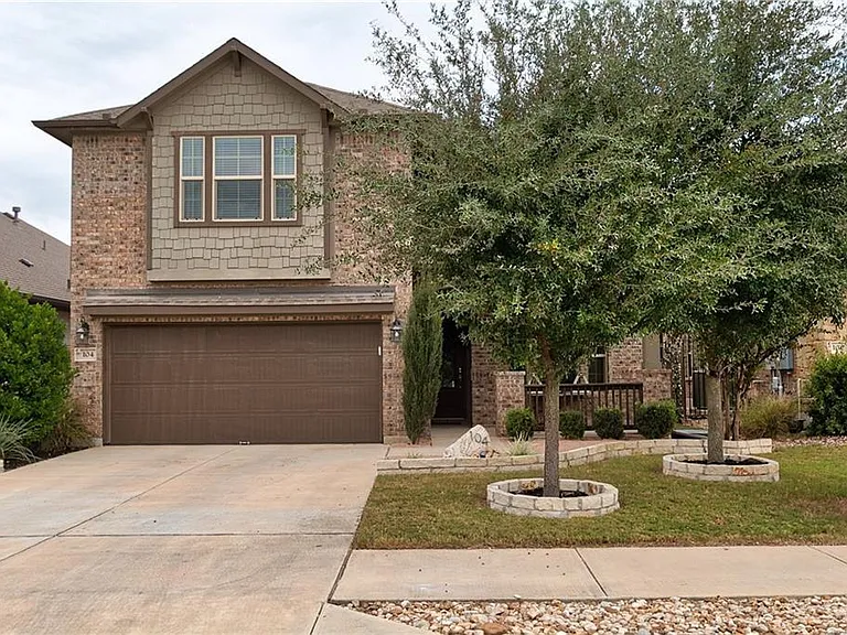 104 Auburn Cv — Photo 2