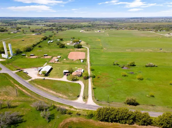 516 S Caddo St, Lipan, TX 76462