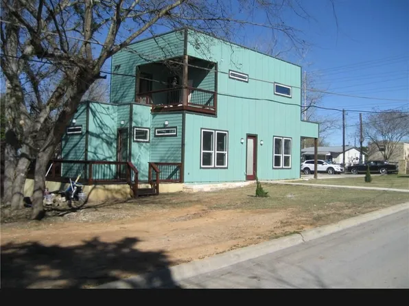819 Chihuahua St, Lockhart, TX 78644