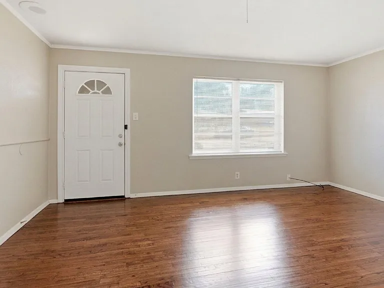 6500 Callahan Ct — Photo 2