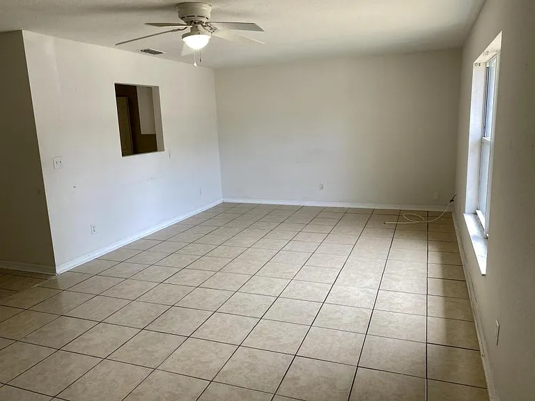 1093 N Lion Cub Point — Photo 3