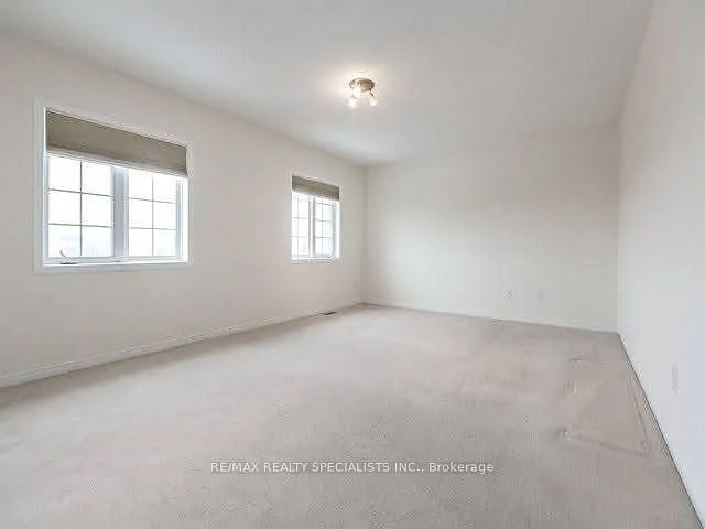 114 River Rock Cres — Photo 6