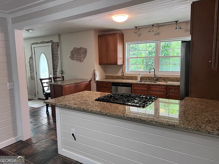66 Logan Ln — Photo 6