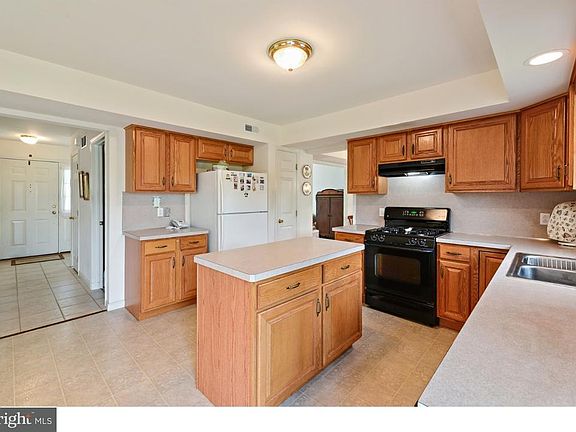 4th image of 44 Kelsey Dr